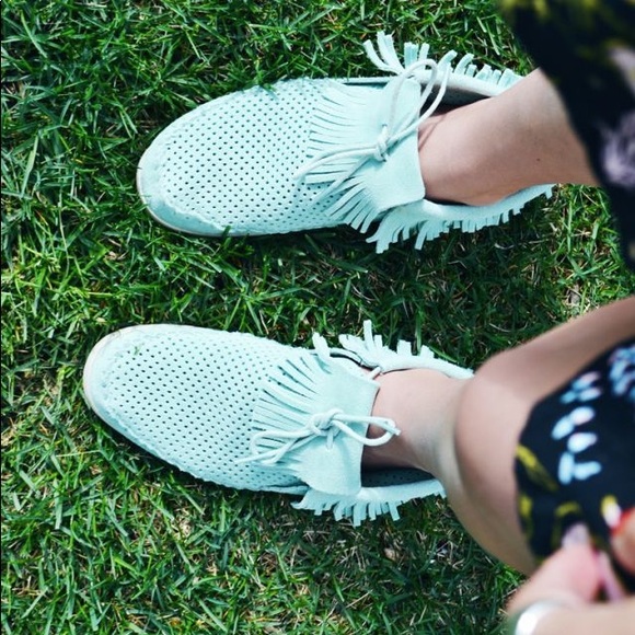 Minnetonka Mint Venice Perforated Bootie - Picture 4 of 9